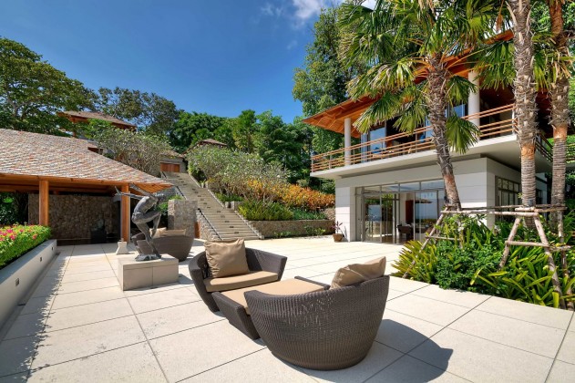 Sensational Ocean Front Luxury Pool Villa in Jomchang Estate Up for Sale Image by Phuket Realtor