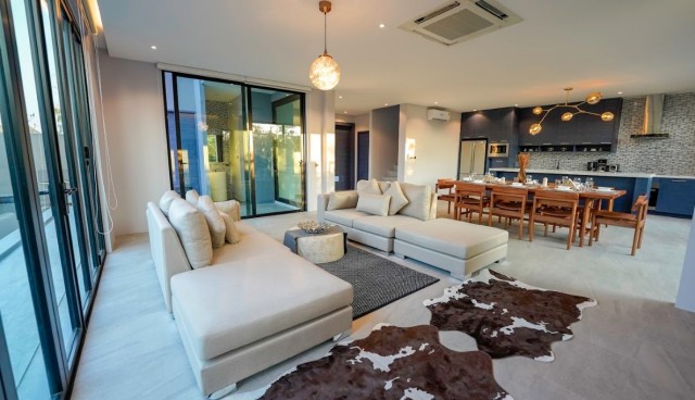 Delightful Bang Tao Four Bedroom Pool Villa for Sale  Image by Phuket Realtor